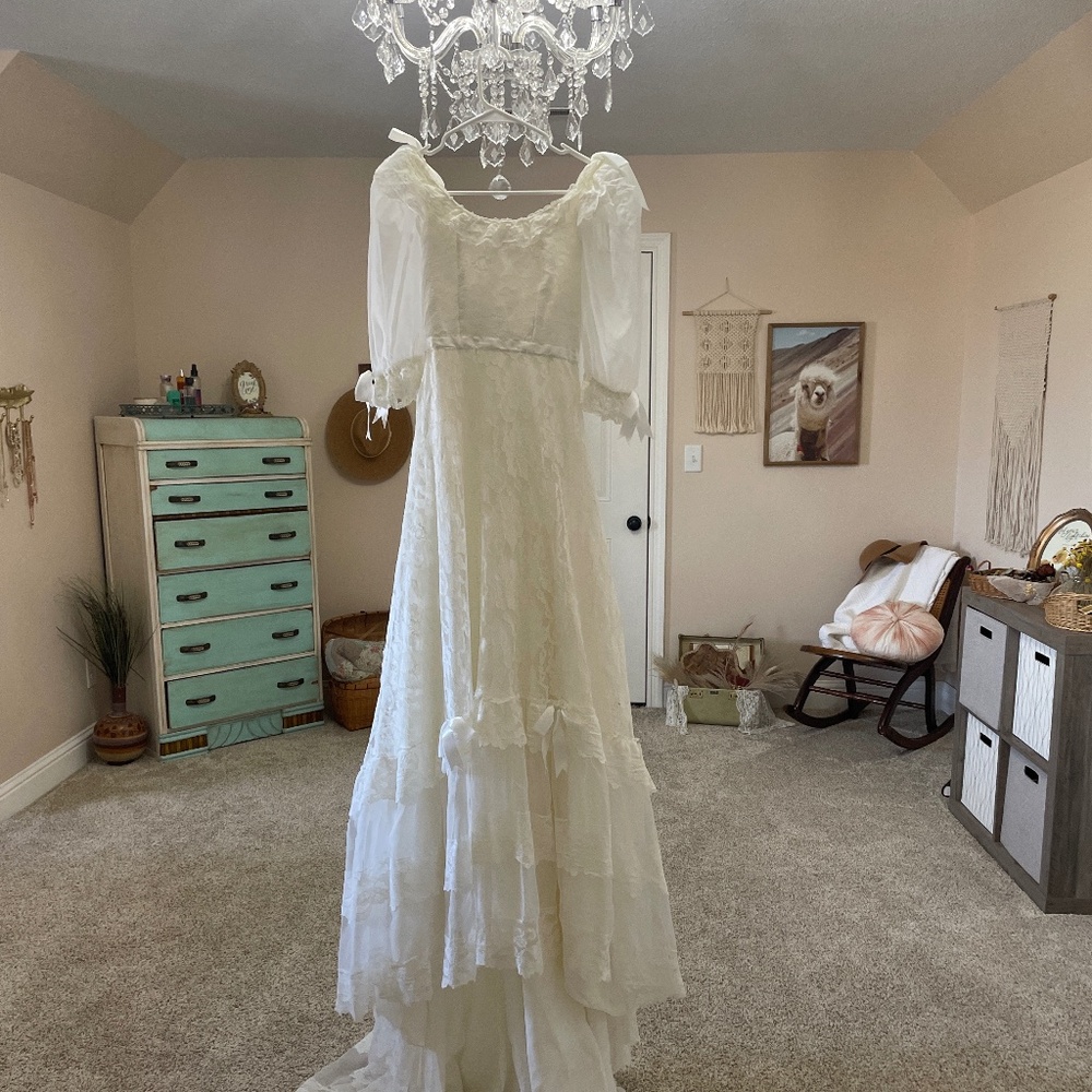 Vintage Lace Wedding Ballgown Puff Sleeves